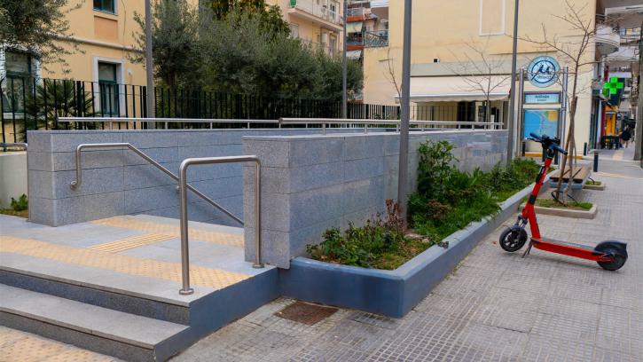 metro-thessaloniki-analipsi-schild-oben