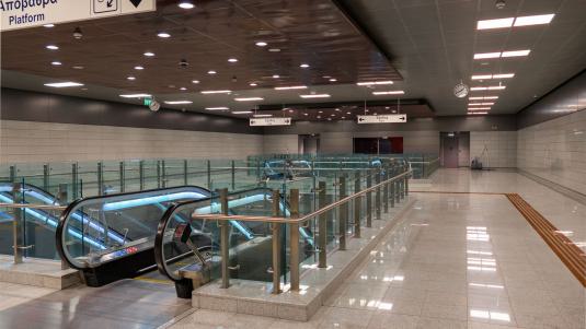 Die Metro-Station Papafi erschließt ein Gebiet mit starkem Alltagsverkehr und lokaler Infrastruktur metro-thessaloniki-papafi-zwischenebene